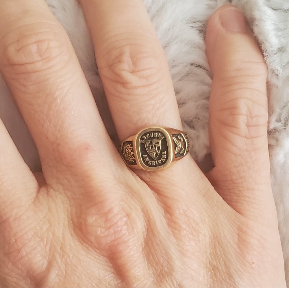 18k solid yellow gold signet ring with black enamel. Size 5.5